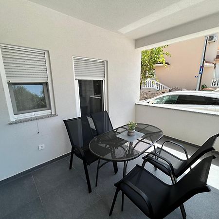 Apartments Dobrenic Vodice Exteriör bild