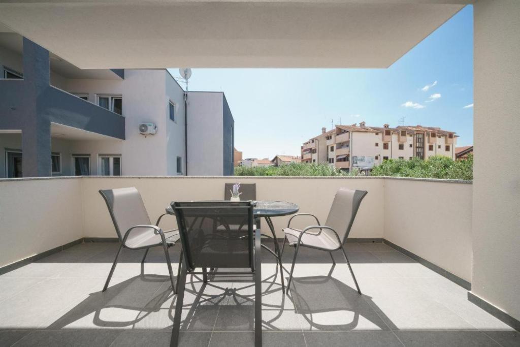 Apartments Dobrenic Vodice Exteriör bild