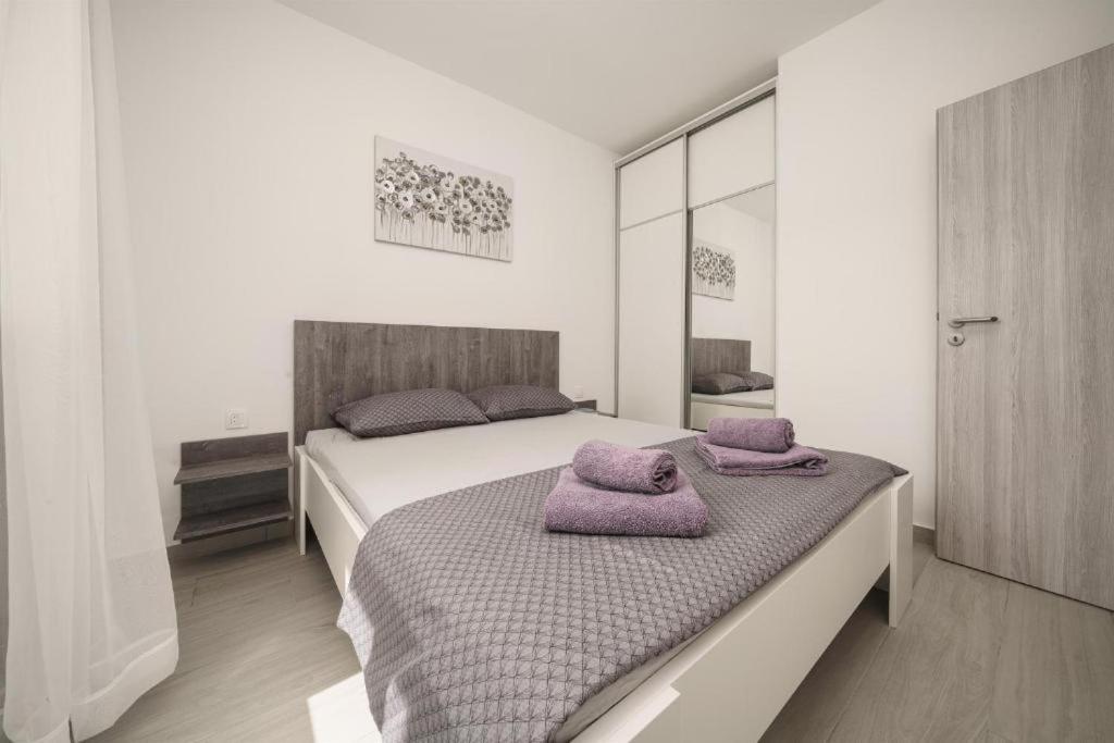 Apartments Dobrenic Vodice Exteriör bild