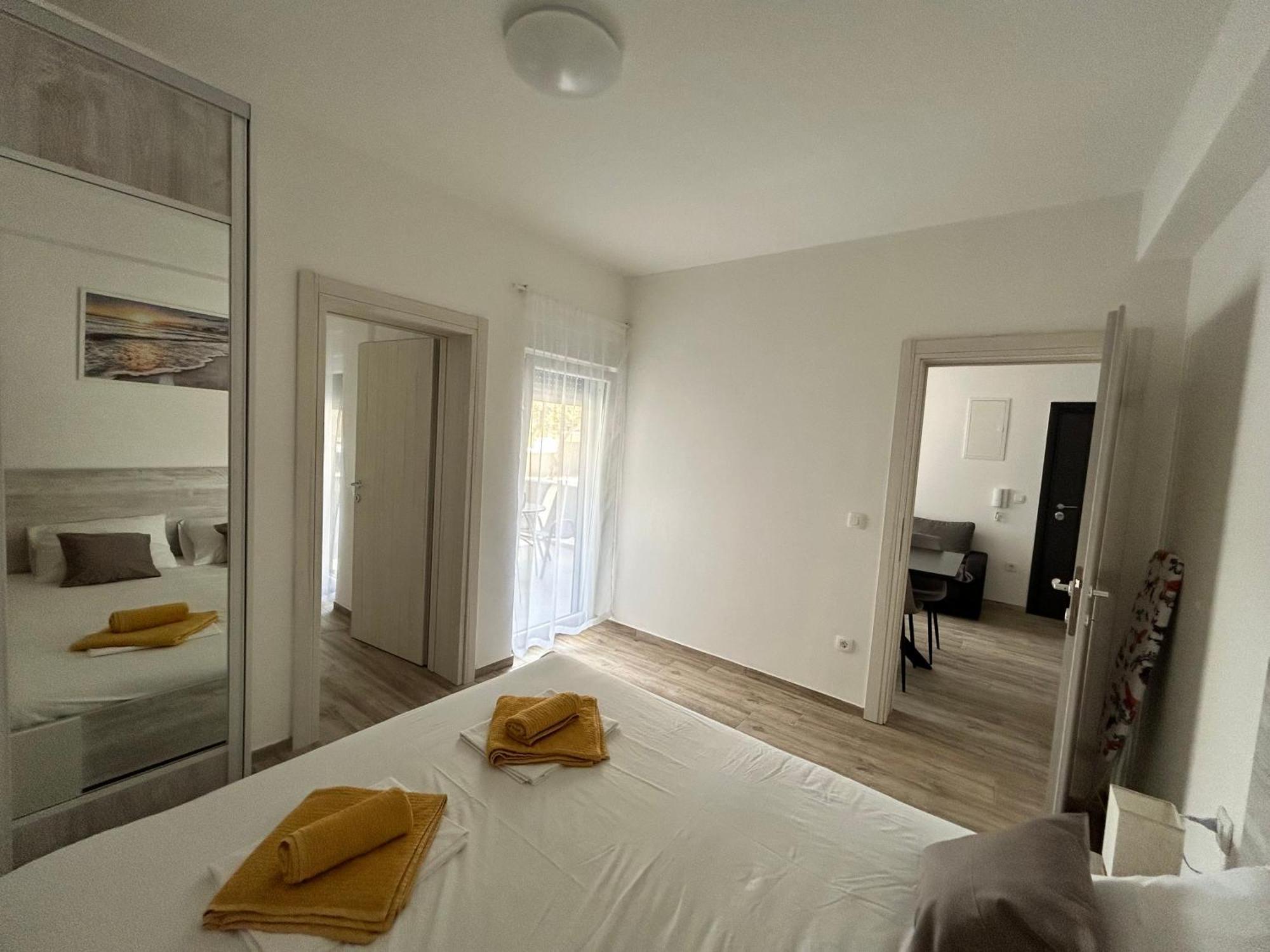 Apartments Dobrenic Vodice Exteriör bild