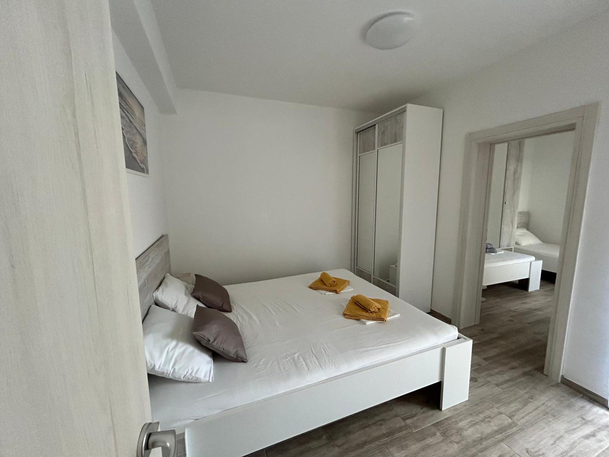 Apartments Dobrenic Vodice Exteriör bild